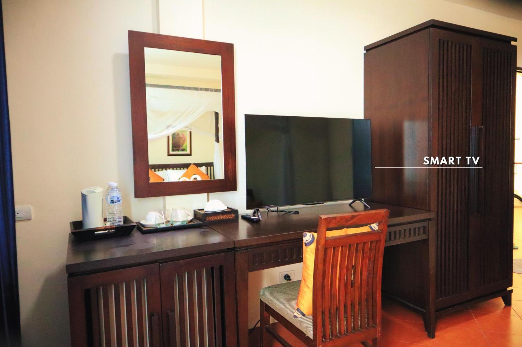 Harmony Patong Hotel Exterior photo